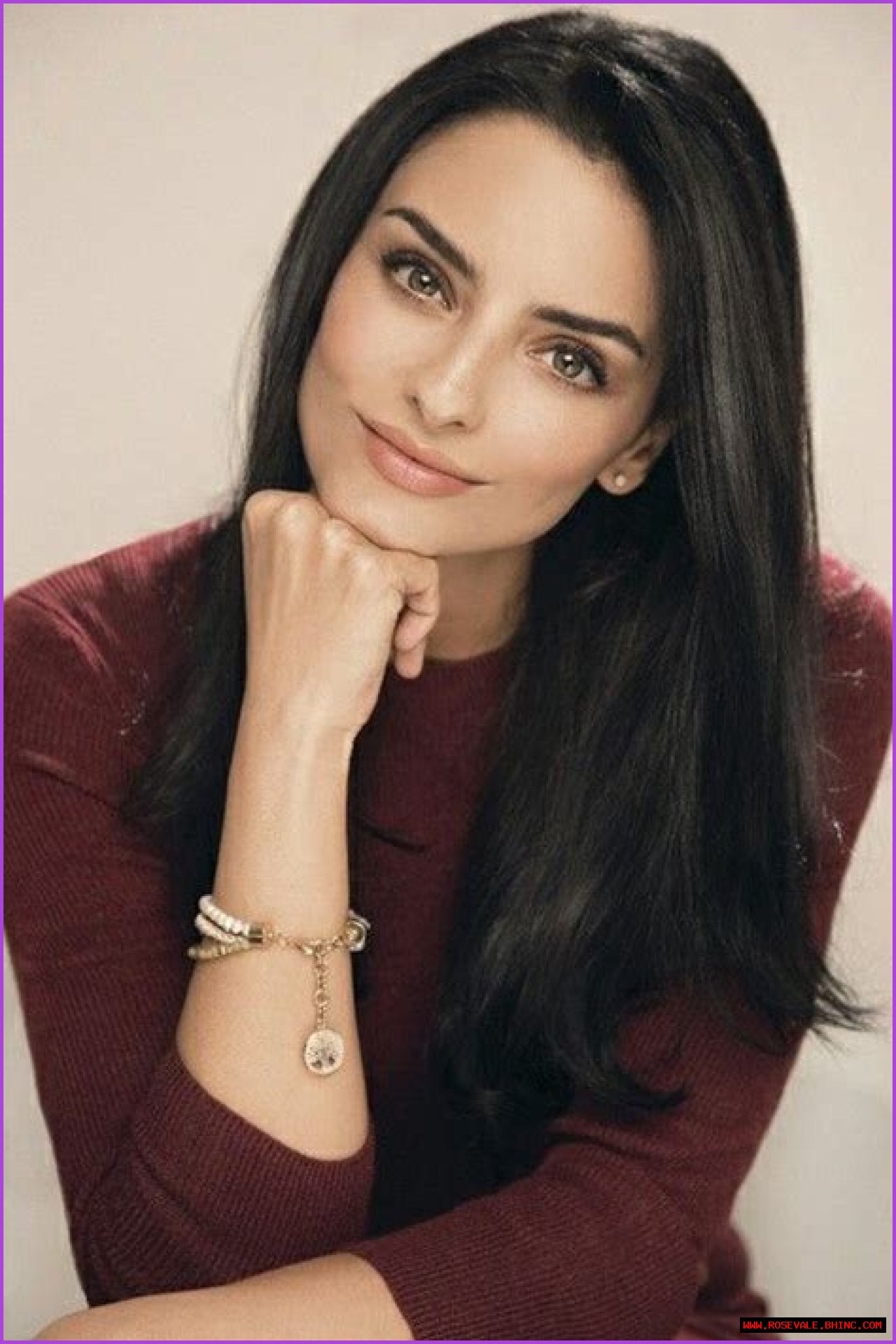 Aislinn Derbez Net Worth, Age, Height, Bio, Birthday, Wiki!