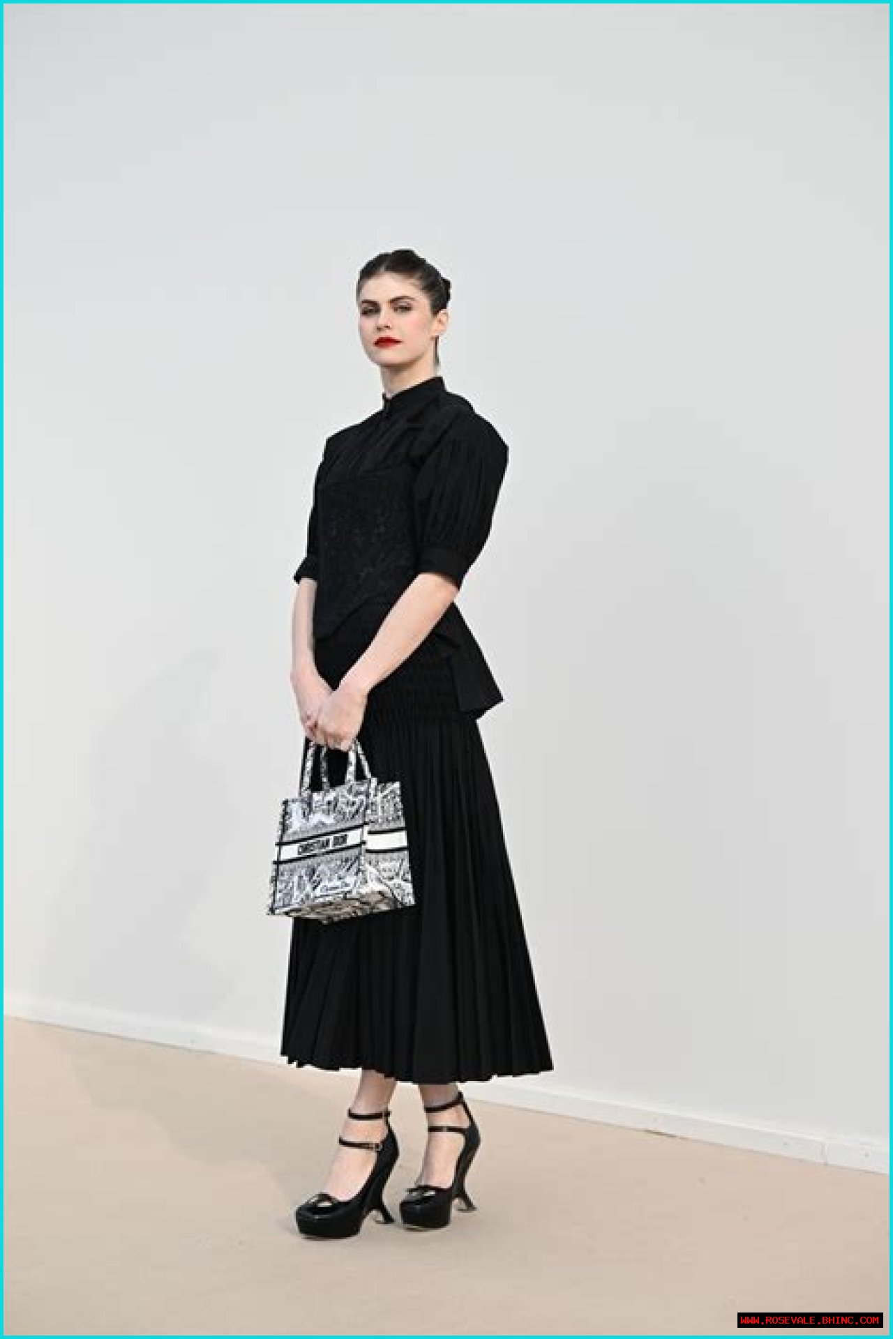 Alexandra Daddario Comes From a Family of Lawyers and Actors! Meet Her Parents, Siblings, More