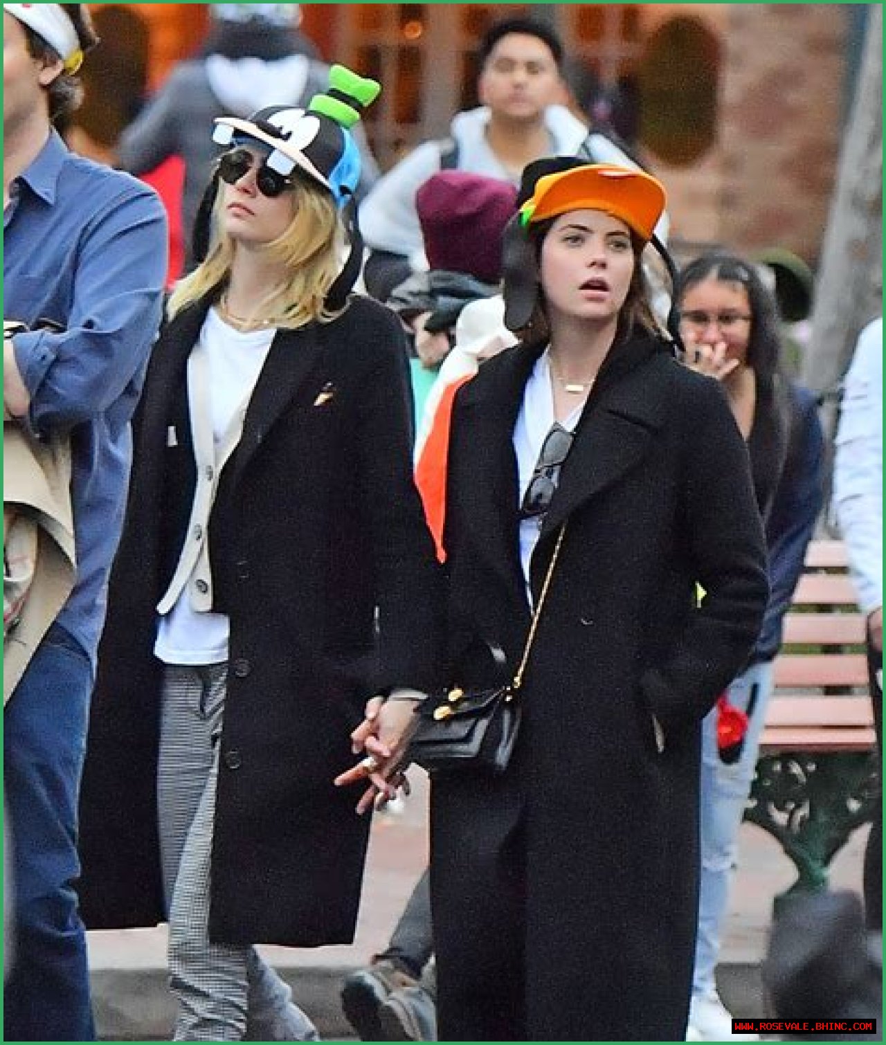 Cara Delevingne’s Dating History Includes a Mix of Actors and Musicians: Ashley Benson, St. Vincent, More