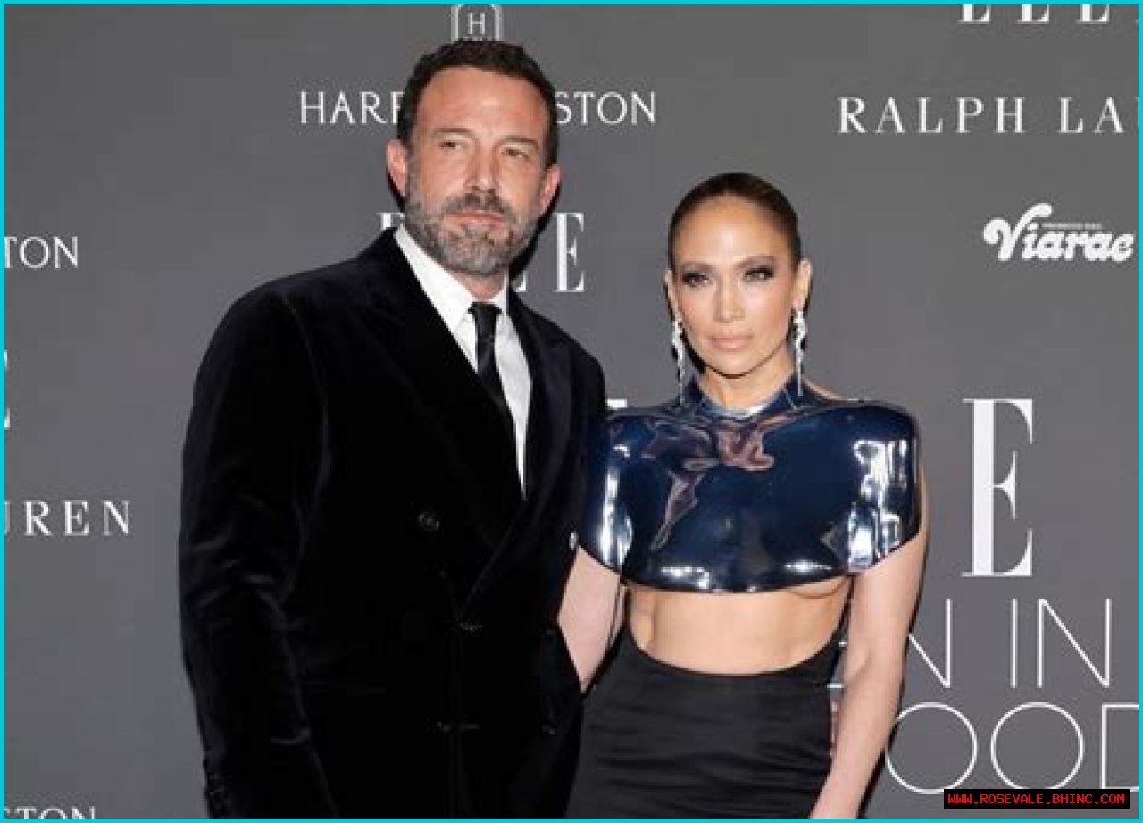 Celebrities Showing Off Underboob: Stars Rocking the Hottest and Sexiest Fashion Trend