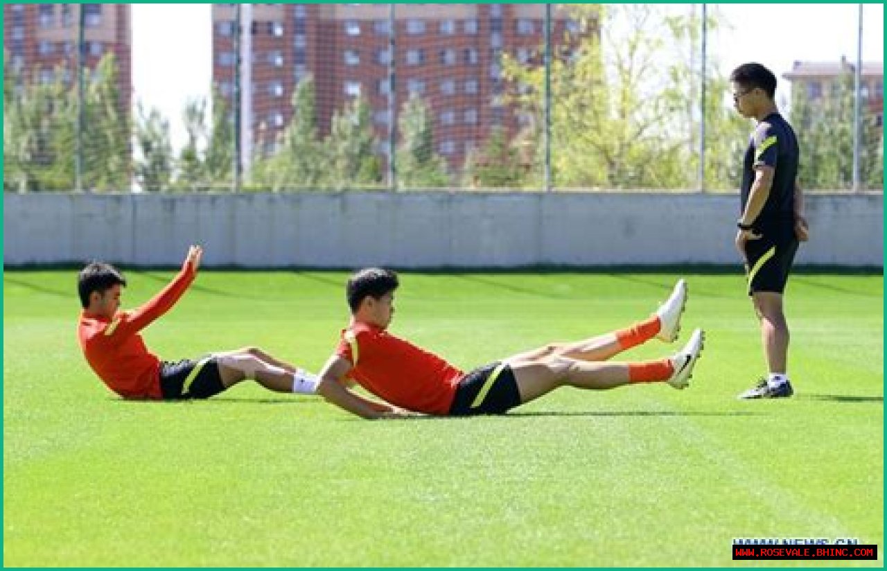 Chinese men's U16 national football team holds training session - Xinhua