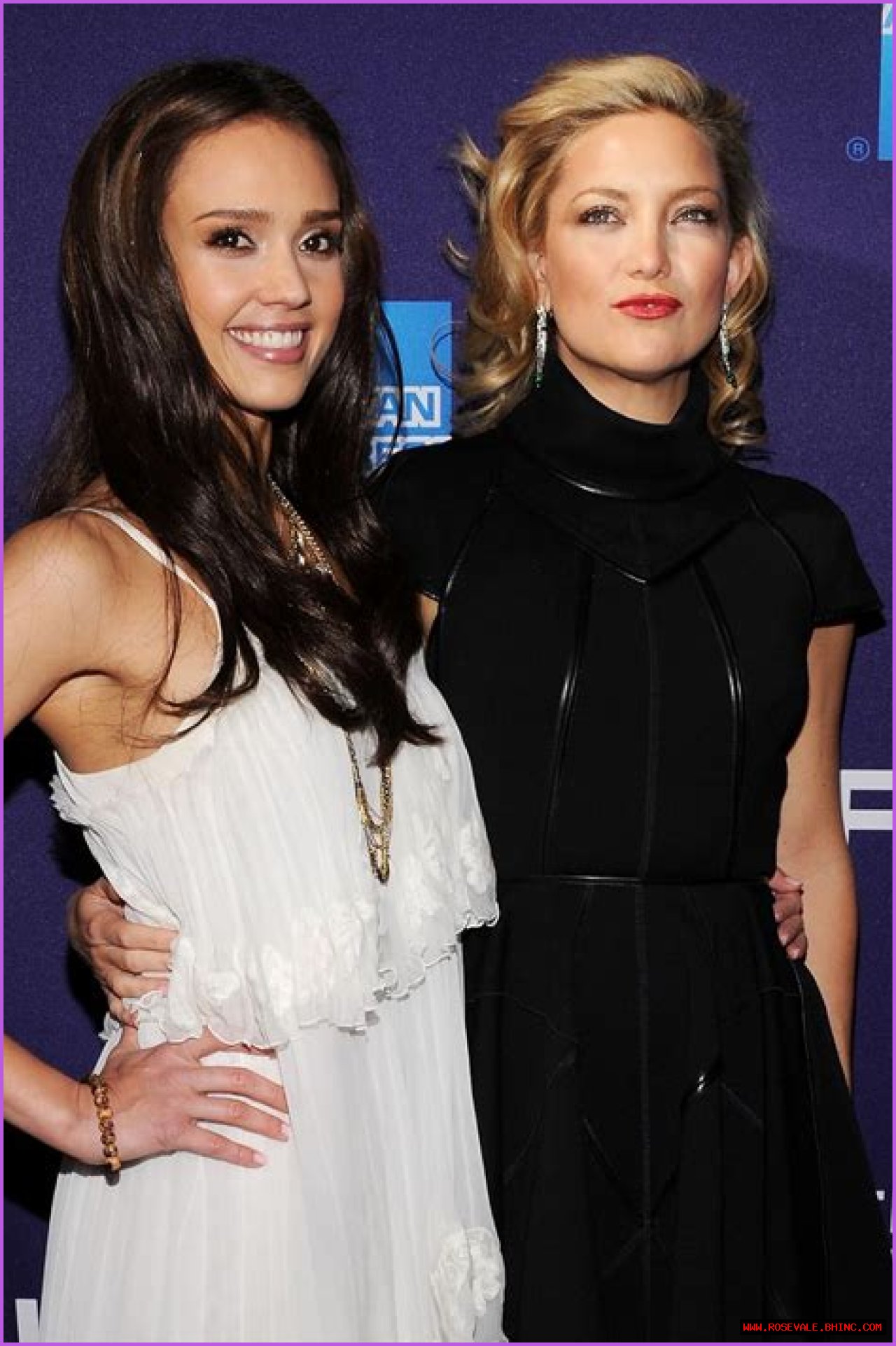 Jessica Alba, Kate Hudson Take Kids to Taylor Swift's Show, Pics
