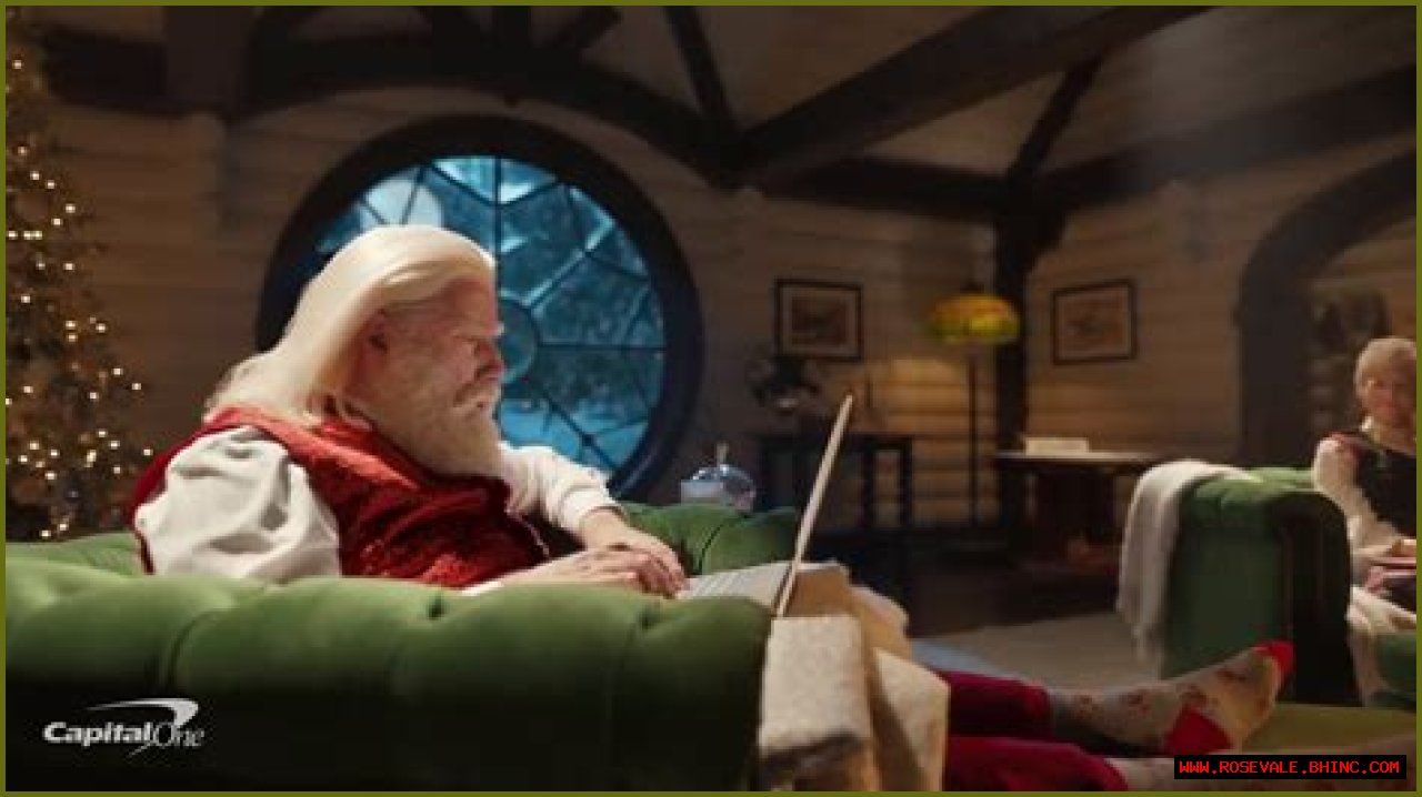 Who plays Mrs Santa on the Capital One commercial? – Celebrity